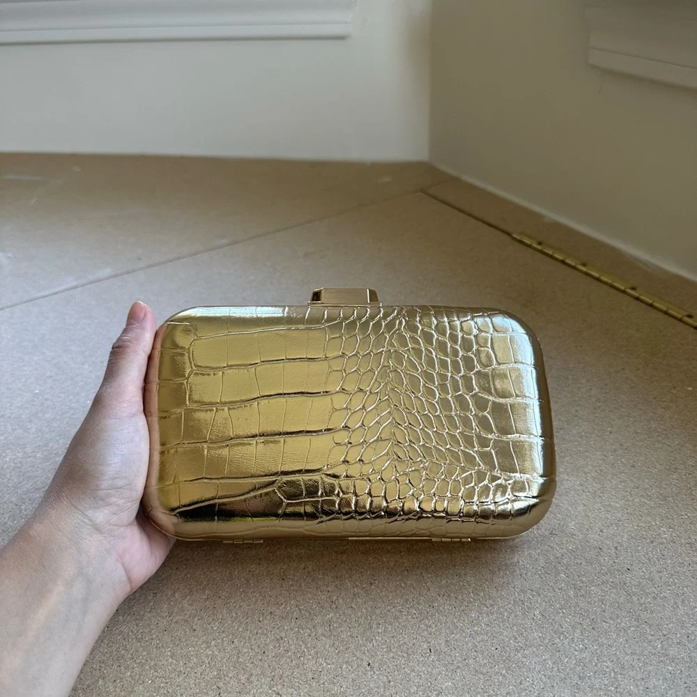 ‼️lower price‼️Gold clutch - Picture 3 of 7